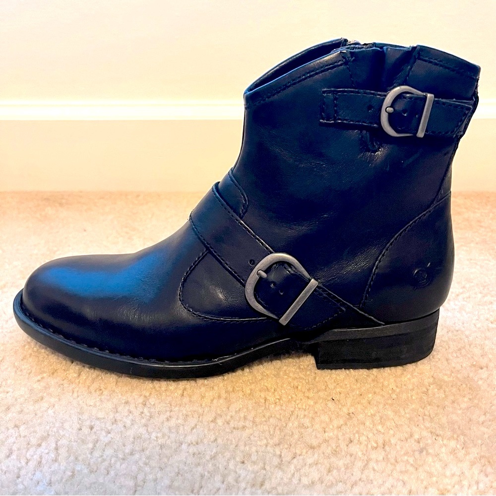 NEW BORN Women’s Black Leather Booties with Buckles Inside Zip Size 7M